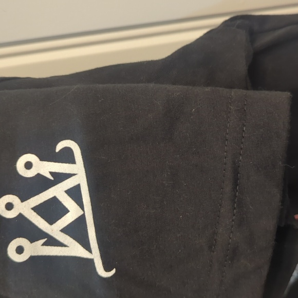 Royal Clothing Graphic T-shirt - Picture 4 of 4